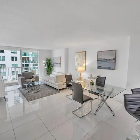 Luxury 1 Bedroom Apartment • Brickell • Unique Views